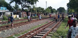 কুষ্টিয়ায় ট্রেনে কাটা পড়ে অজ্ঞাত ব্যক্তি মারা গেছে
