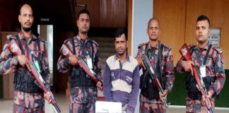 মহেশপুরে পাচারকারীসহ পাঁচ লক্ষাধীক টাকার রুপার গহনা জব্দ