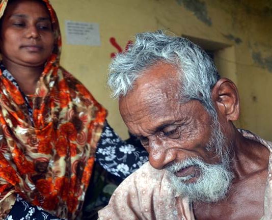 খোকসায় বৃদ্ধ চাচার পুরুষাঙ্গ ছিড়ে দিল ভাতিজা