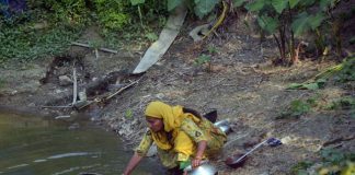 খাবার পানির জন্য গ্রাম জুড়ে হাহাকার