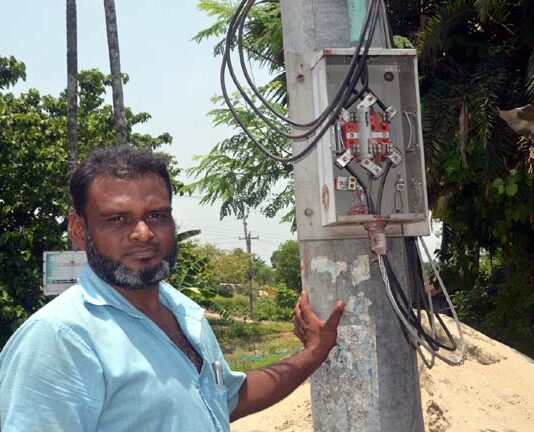 খোকসায় বৈদ্যুতিক মিটার চুরি করে চাঁদা দাবি