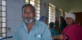 খোকসায় গভীর রাতে প্রবাসীর বাড়িতে হামলা