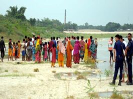 খোকসার চরে পুতে রাখা মৃতদেহ ভেসে উঠলো