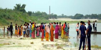 খোকসার চরে পুতে রাখা মৃতদেহ ভেসে উঠলো