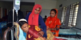 খোকসায় নাতনীর লাঠির আঘাতে বৃদ্ধা আহত