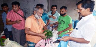 কাঁচা মরিচের কেজিতে বেড়েছে ৪০০ টাকা