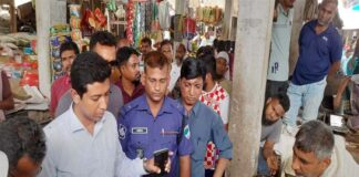 চিংড়িমাছে জেল মেশানোয় মাছ ব্যবসায়ীকে জরিমানা