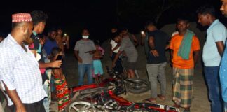 খোকসায় কাভার্ড ভ্যান মোটর সাইকেলের সংঘর্ষে নিহত ১