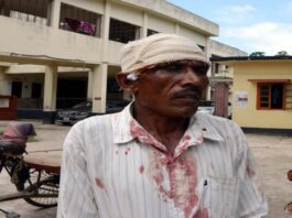 খোকসায় বিদ্যুতের খুটি পোতা নিয়ে হামলায় ৫ জন আহত