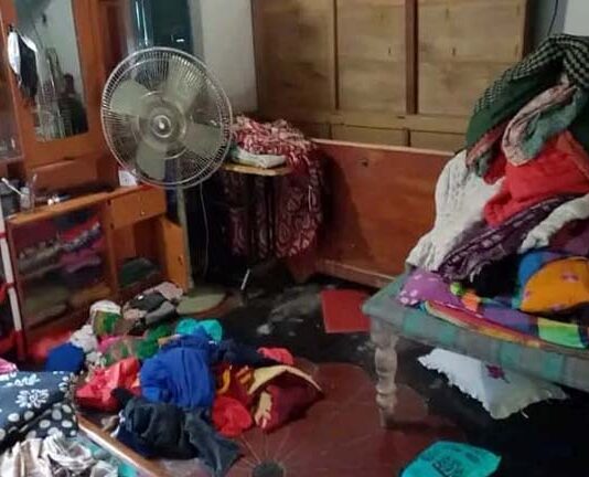 হরিণাকুন্ডুতে এক বাড়িতে ডাকাতি