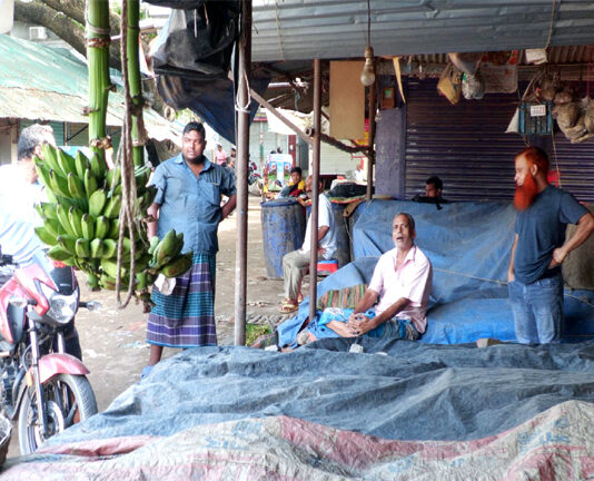 ঝিনাইদহে দুই ব্যবসায়ীকে আটকের প্রতিবাদে ধর্মঘট