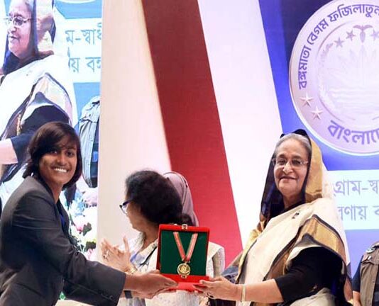 বঙ্গমাতা পদক পেলেন চার বিশিষ্ট নারী ও নারী ফুটবল দল