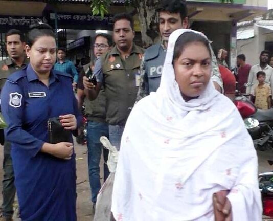 আমের চালানে মিললো গাঁজা, নারী আটক