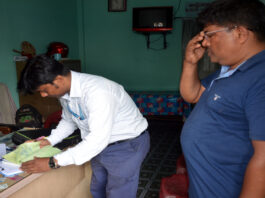 খোকসায় ডায়াগনস্টিকের মালিক কর্মচারীরা পালিয়ে গেলো