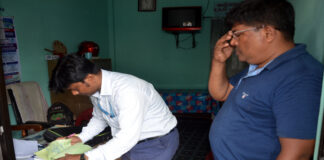 খোকসায় ডায়াগনস্টিকের মালিক কর্মচারীরা পালিয়ে গেলো