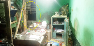 খোকসায় জুয়েলার্সের আলমারী ভেঙ্গে স্বর্ণালংকার নিয়ে গেছে দুর্বৃত্ত্বরা