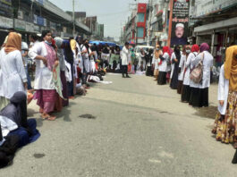 কুষ্টিয়ায় ম্যাটস শিক্ষার্থীদের মানববন্ধন