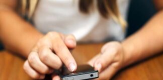 খোকসায় মোবাইল ফোন কিনে না দেওয়া শিশুর বিষপান