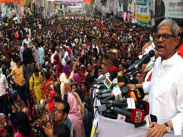 কাঁদানে গ্যাসের ধোঁয়ায় মঞ্চ ছাড়লেন বিএনপির নেতারা, রবিবার সকাল সন্ধা হরতালের ডাক