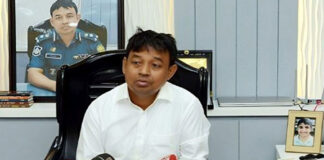 ডিবির ড্রেস পরে বাসে আগুন দেওয়া ব্যক্তিকে আমরা খুঁজছি