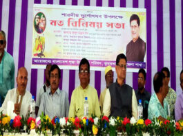 কুমারখালীতে মন্দির কমিটির হাতে অনুদানের চেক বিতরণ