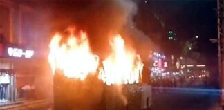 রাজধানীতে যাত্রীবাহী ৩ বাসে আগুন