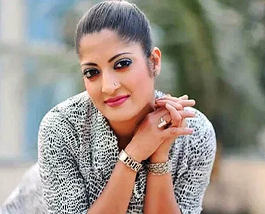 প্রেমিকের সামনেই ফাঁস নেন হিমু