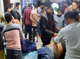 ঝিনাইদহে স্বতন্ত্র প্রার্থী ও নৌকার সমর্থকদের মধ্যে সংঘর্ষ