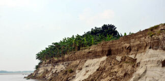 খোকসায় নদী ভাঙ্গনে ভূমিহীনরা আবার গৃহহীন হতে চলেছে