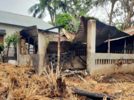 বিয়ে করতে ব্যর্থ হয়ে কলেজ ছাত্রীর বাড়িতে অগ্নিসংযোগ