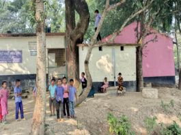 বিলম্বে বিদ্যালয়ে আসা ৫ জন শিককে শোকজ