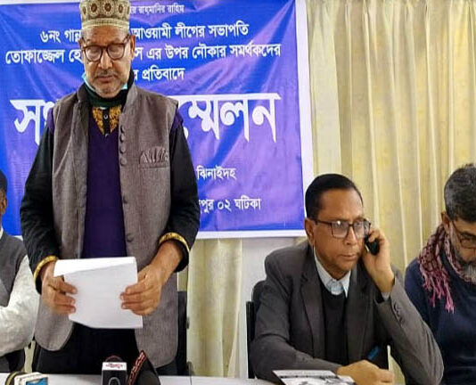 মুজিব কোট ছিড়ে নিয়েছে নৌকার সমর্থকরা