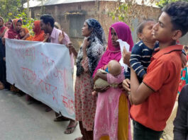 কুমারখালীতে গৃহবধূ আয়শা হত্যার প্রতিবাদে মানববন্ধন