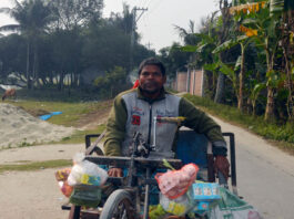 ব্যাটারি চালিত হুইল চেয়ারের স্বপ্ন প্রতিবন্ধী হাসেন আলীর