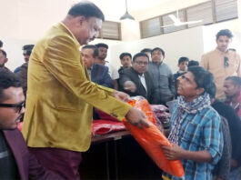 খোকসা কম্বল বিতরণ করলেন এমপি রউফ