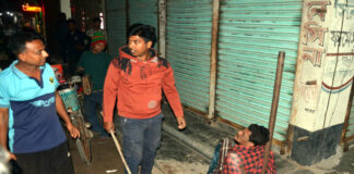 খোকসায় চোর সন্দেহে আটক ব্যক্তির উপর নির্যাতন