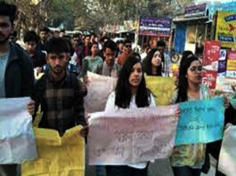 জাবির ধর্ষণকান্ডের বিরুদ্ধে আন্দোলনকারীরা সরব, নতুন প্লাটফর্ম ঘোষণা