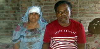 খোকসায় মামাদের হামলায় পত্রিকা এজেন্ট ও তার মা আহত