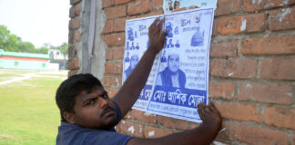 ভোটের প্রার্থী আশিক নিজের শুভেচ্ছা পোস্টার সেটে চলেছে