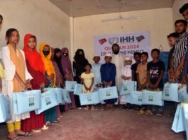 এতিম শিক্ষার্থীরা পেলো ঈদ পোশাক