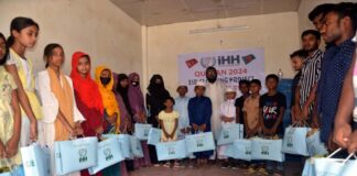 এতিম শিক্ষার্থীরা পেলো ঈদ পোশাক