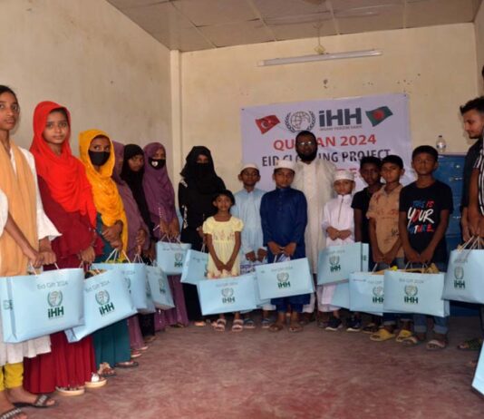 এতিম শিক্ষার্থীরা পেলো ঈদ পোশাক