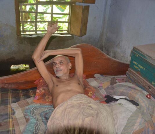 তালাবদ্ধ অন্ধকার কক্ষে দিনযায় সাবেক বৈজ্ঞানিক কর্মকর্তার