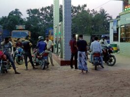 নো হেলমেট, নো ফুয়েল নীতির বাস্তবায়ন হচ্ছে না