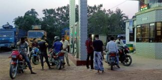 নো হেলমেট, নো ফুয়েল নীতির বাস্তবায়ন হচ্ছে না