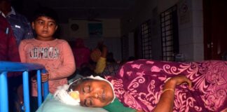 প্রতিপক্ষের হামলায় মা ছেলেসহ আহত তিন