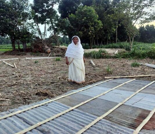 মসজিদে মাইকিং করে লালন অনুসারী বৃদ্ধার ঘর ভাঙচুর