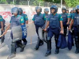 ঢাবি ক্যাম্পাস থেকে সরে গেলো পুলিশ