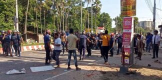 কুষ্টিয়ায় পুলিশের সাথে শিক্ষার্থীদের সংঘর্ষ আহত ১৭