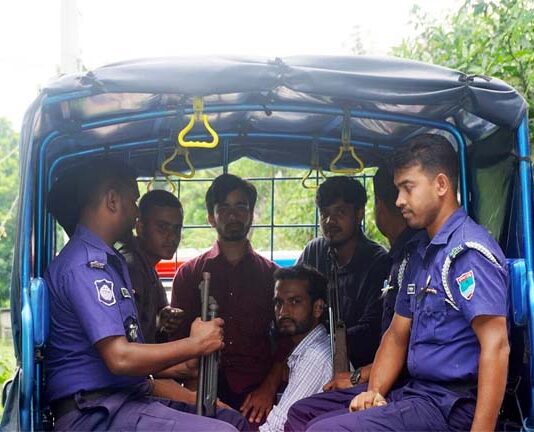 কুষ্টিয়ায় আন্দোলনকারী সন্দেহে আটক ১৬